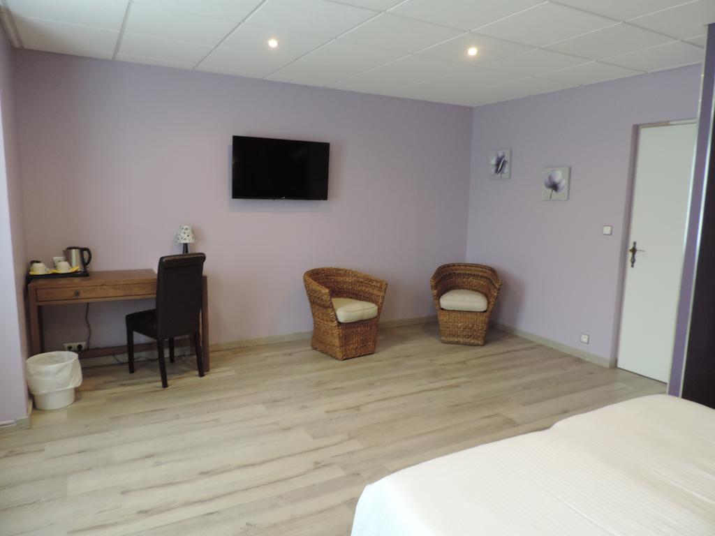 Hotel Lac Et Foret Saint-Andre-les-Alpes Ruang foto
