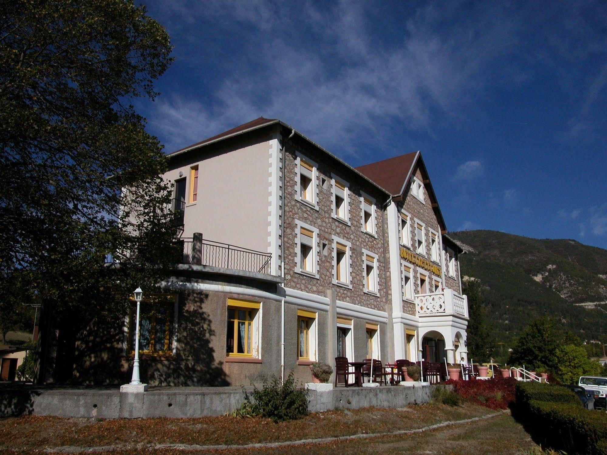 Hotel Lac Et Foret Saint-Andre-les-Alpes Bagian luar foto