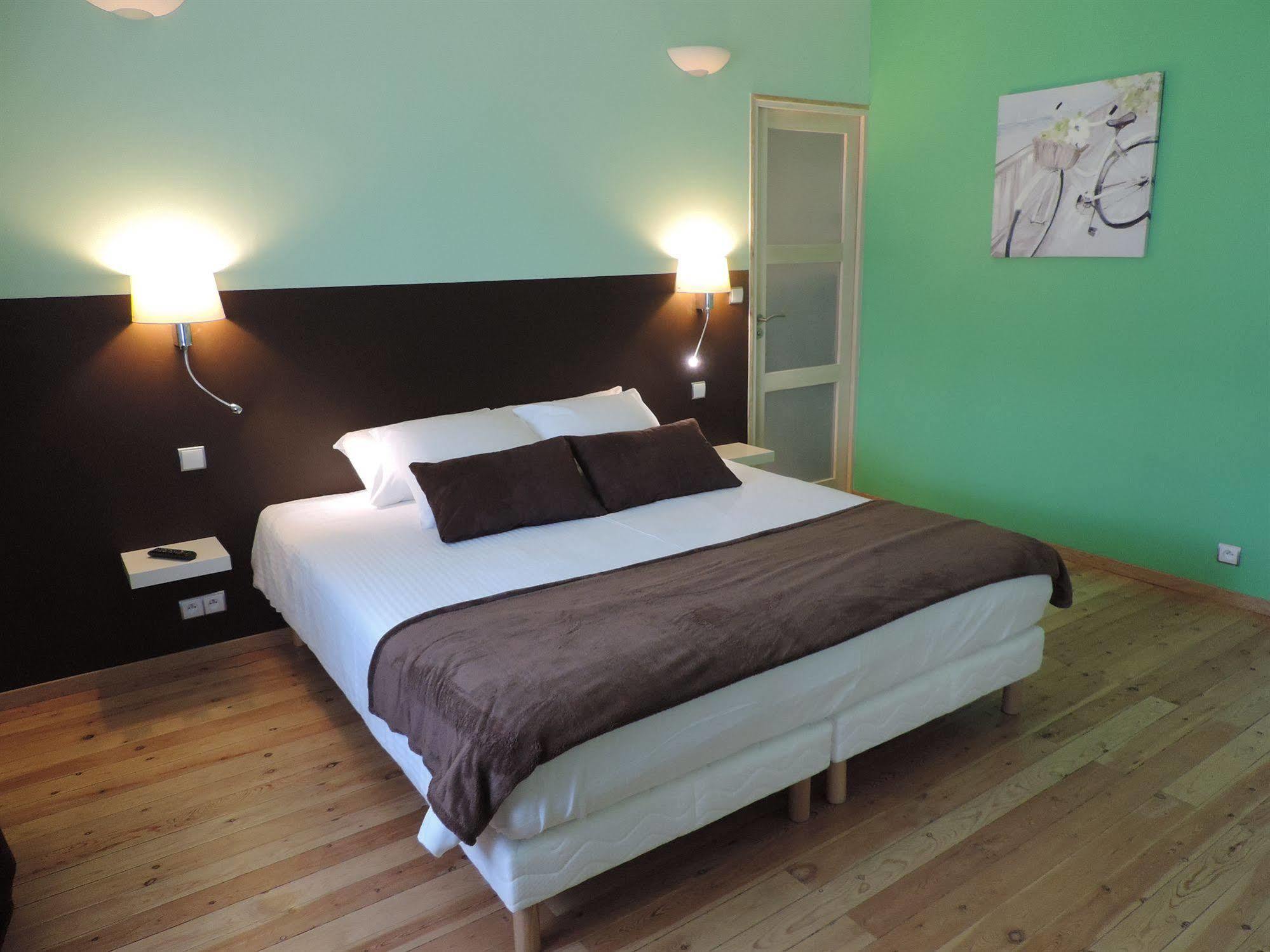 Hotel Lac Et Foret Saint-Andre-les-Alpes Bagian luar foto