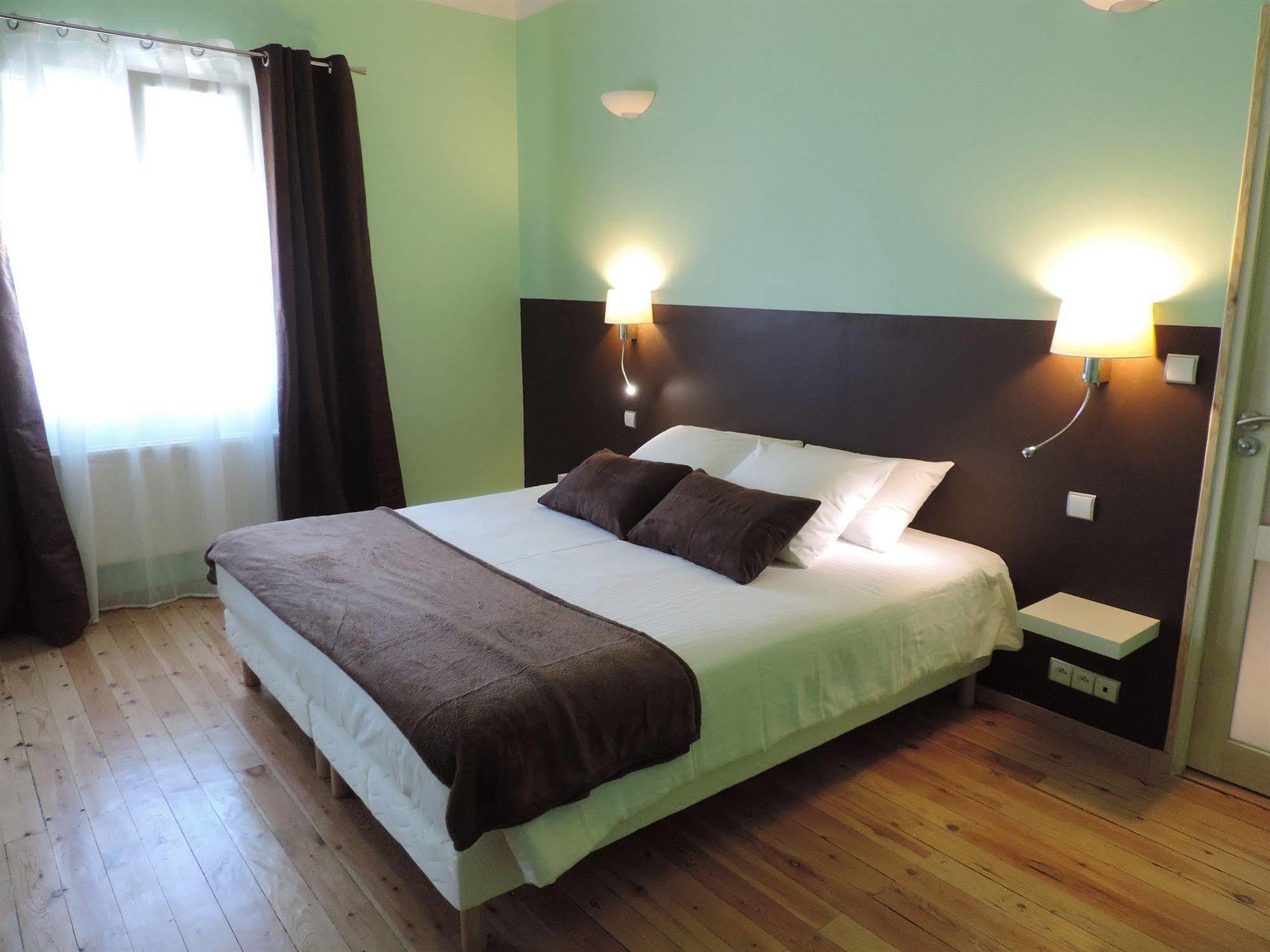 Hotel Lac Et Foret Saint-Andre-les-Alpes Bagian luar foto
