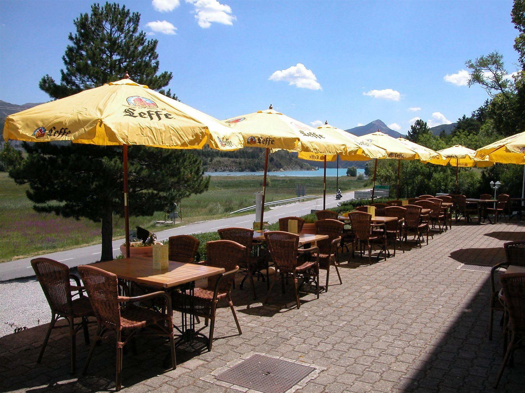 Hotel Lac Et Foret Saint-Andre-les-Alpes Bagian luar foto