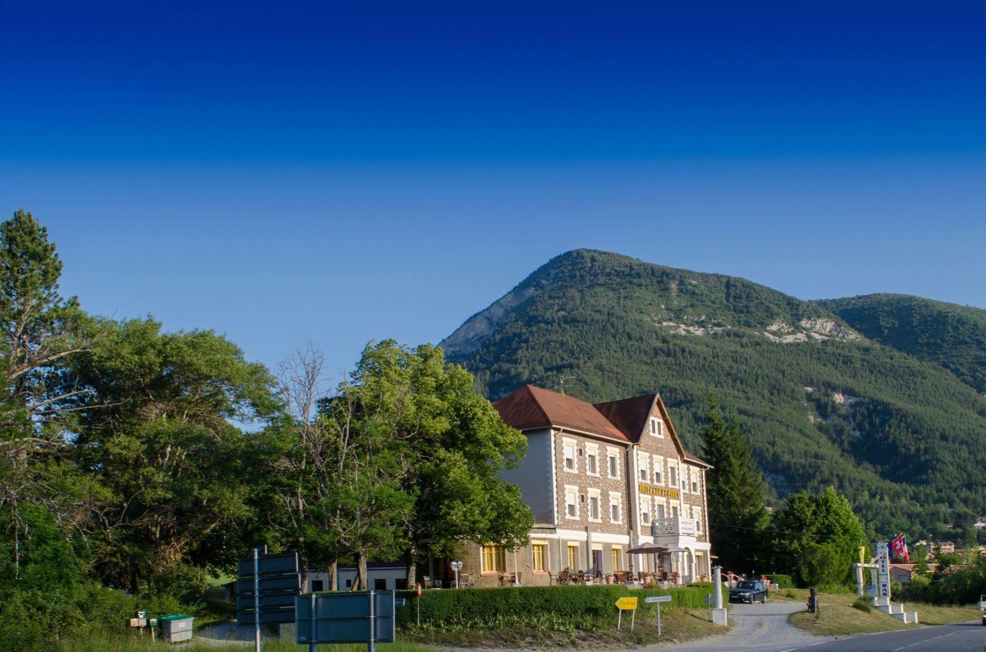 Hotel Lac Et Foret Saint-Andre-les-Alpes Bagian luar foto