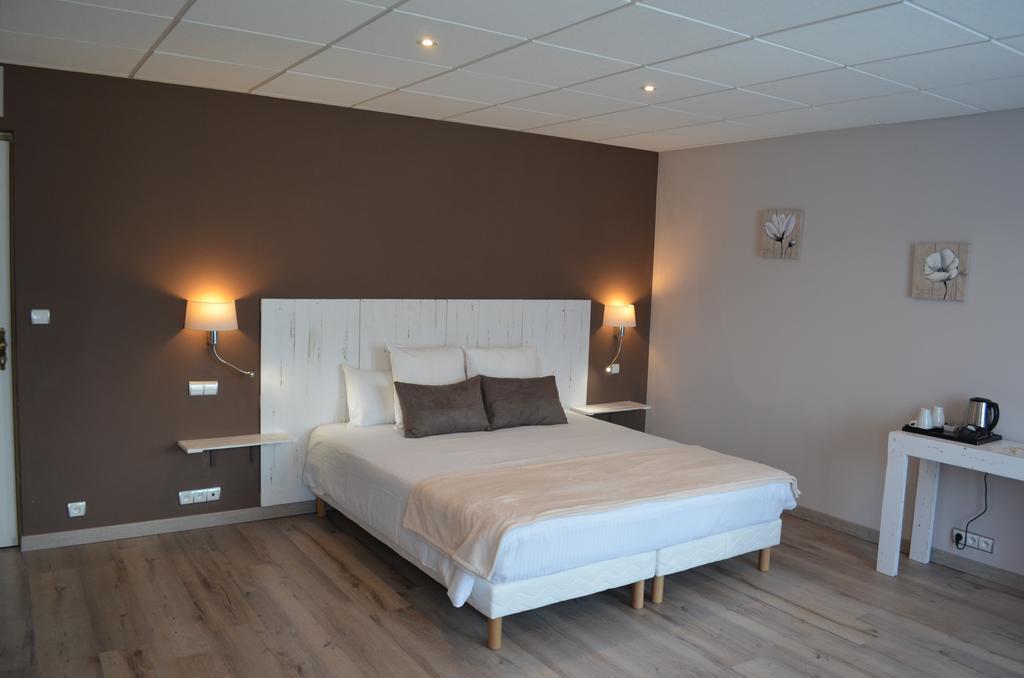 Hotel Lac Et Foret Saint-Andre-les-Alpes Ruang foto